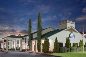 days inn and suites by wyndham norcross