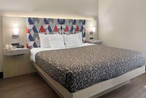 days inn and suites by wyndham norcross