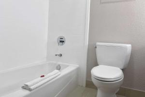 days inn and suites by wyndham norcross