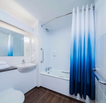 travelodge london central city road hotel