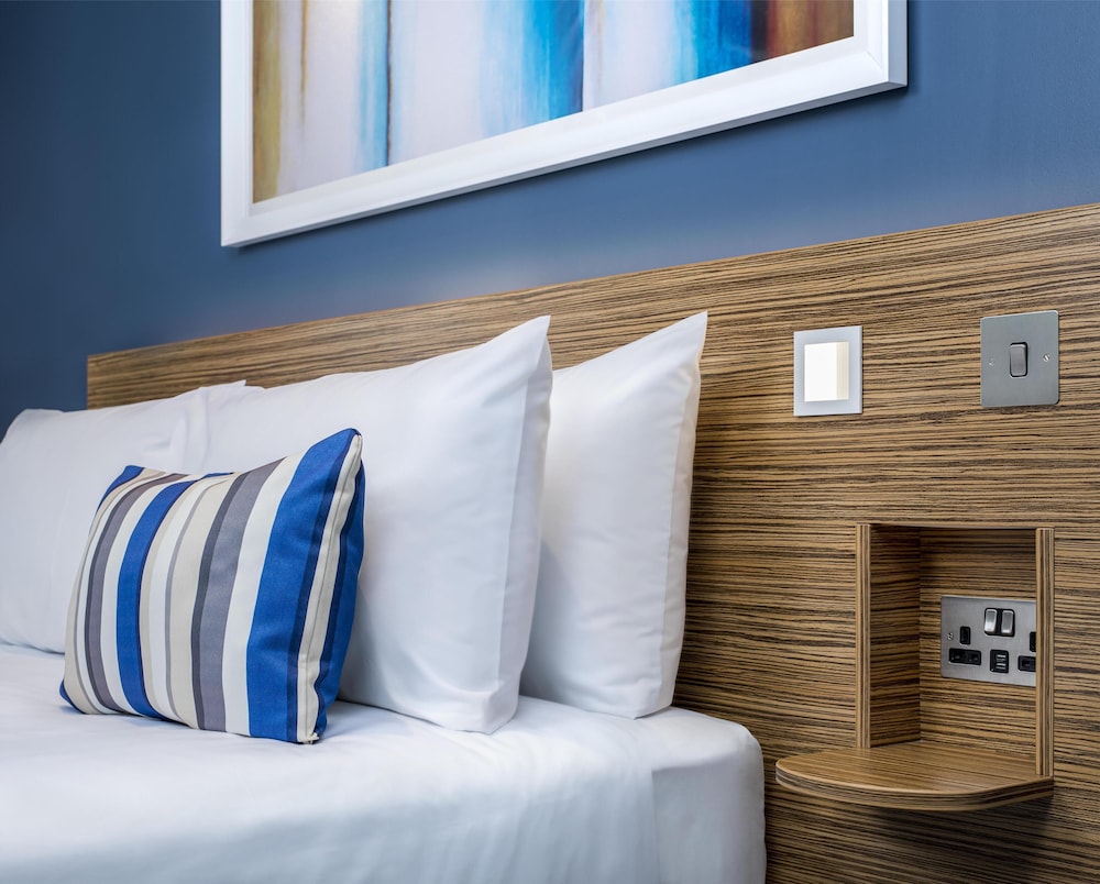 travelodge london central city road hotel