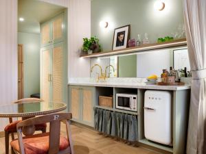 palihouse hyde park village