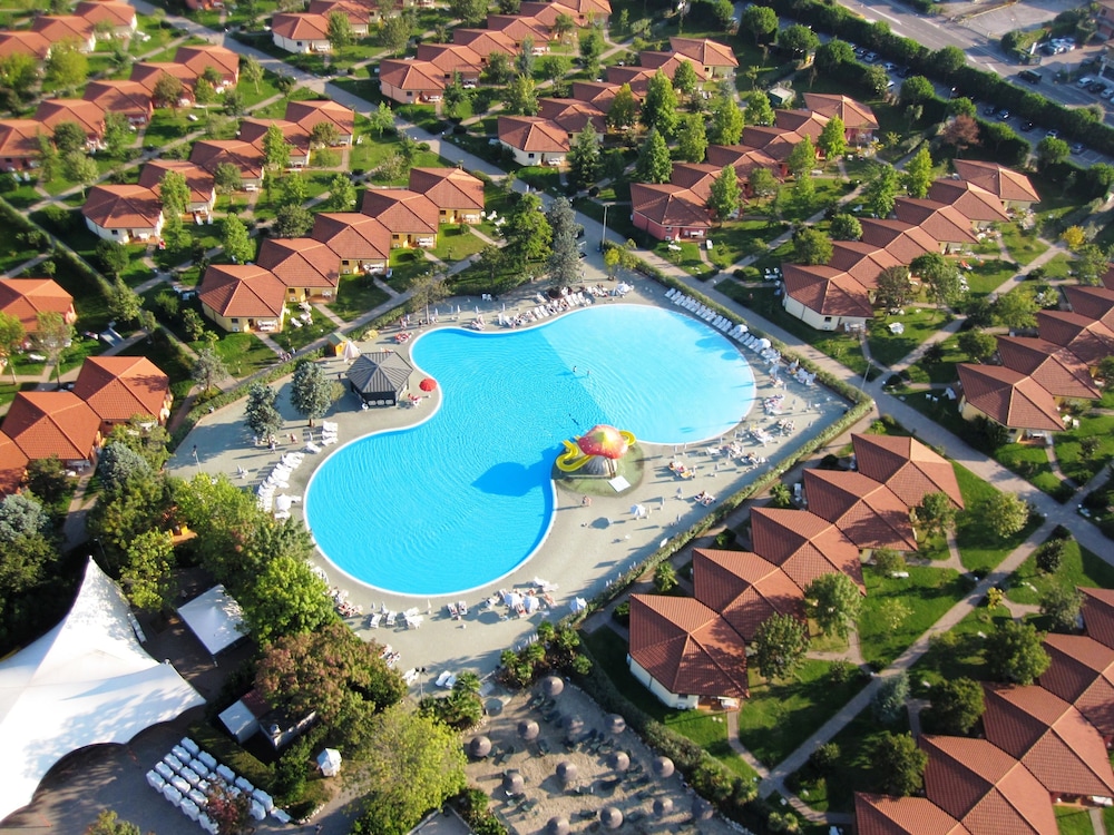 Villaggio Camping Bella Italia,,4 star