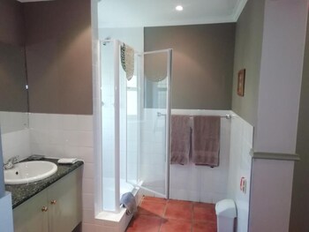 housemartin guest lodge