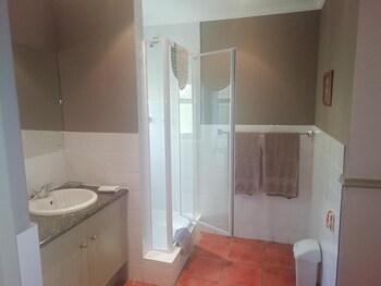housemartin guest lodge