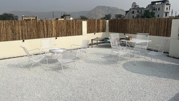 Ooh Hostler Jaipur,India>>Jaipur,2 star