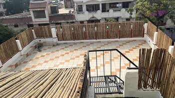 Ooh Hostler Jaipur,India>>Jaipur,2 star