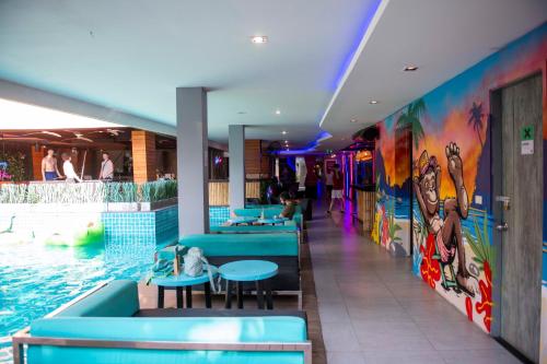 mad monkey phuket