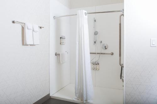holiday inn express and suites prince albert south