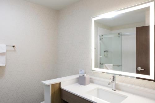 holiday inn express and suites prince albert south