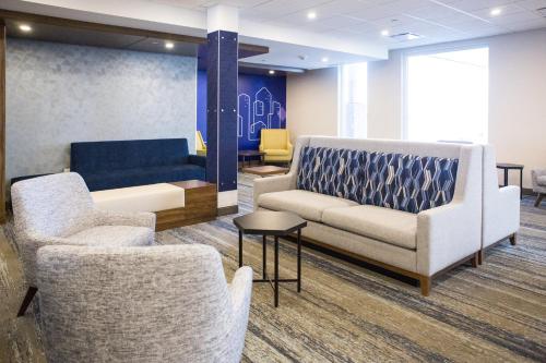 holiday inn express and suites prince albert south
