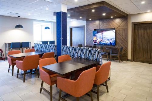 holiday inn express and suites prince albert south