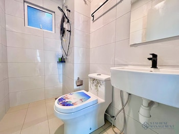 amber cove melaka sea view by stayrene