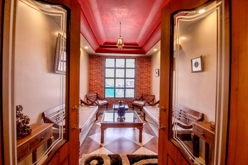 hotel gems suites