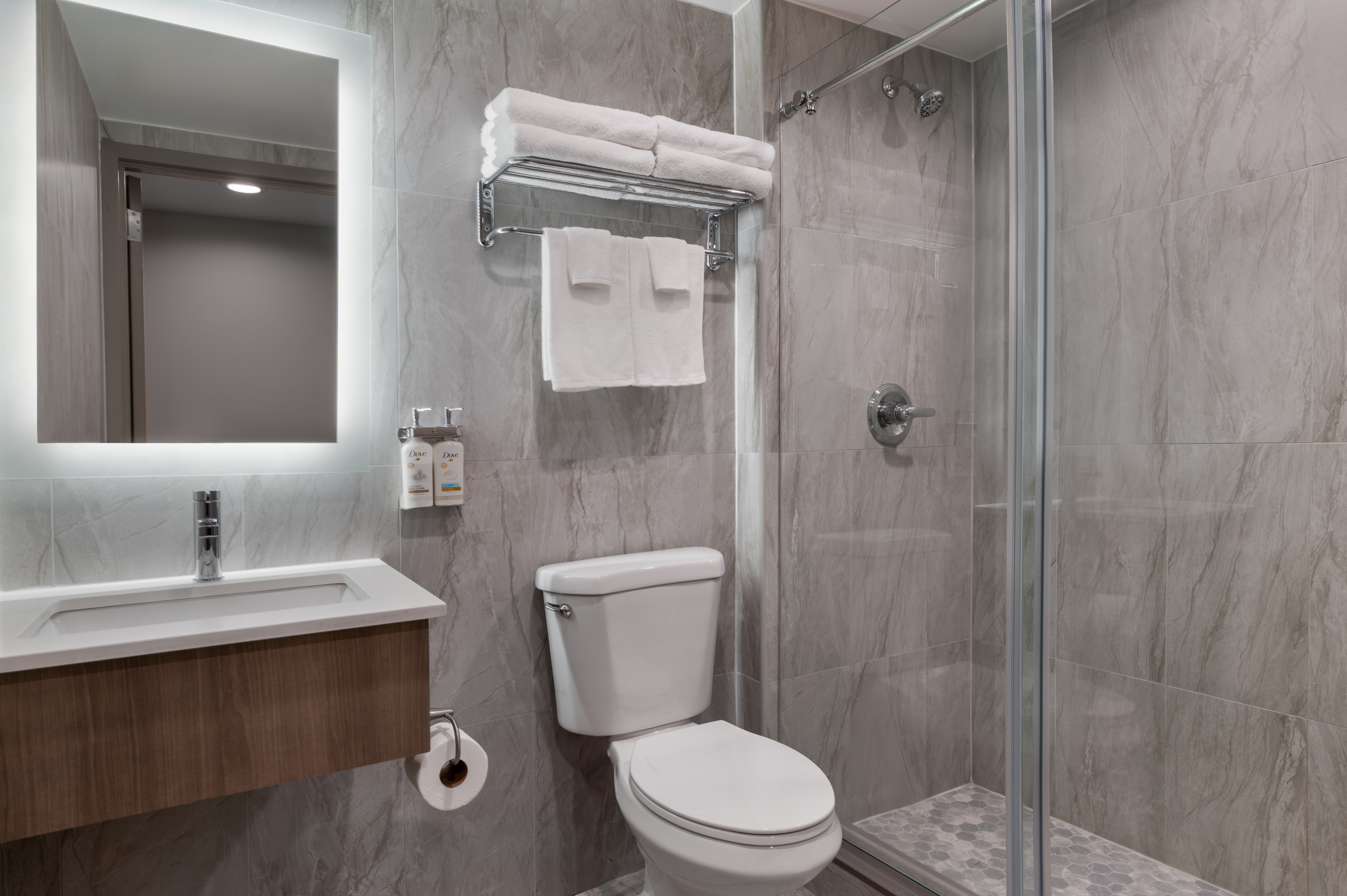 holiday inn express and suites bronx nyc an ihg hotel