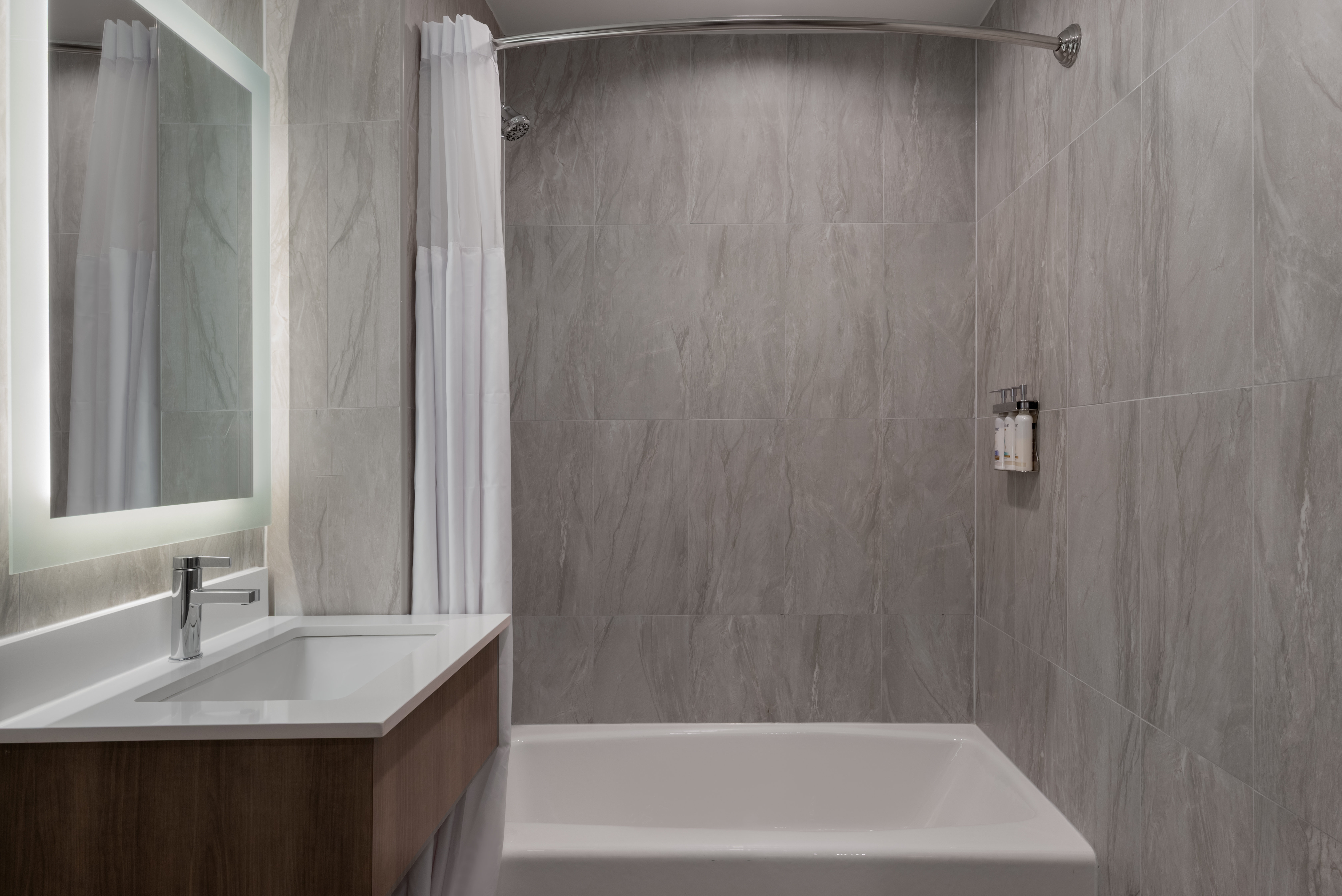 holiday inn express and suites bronx nyc an ihg hotel