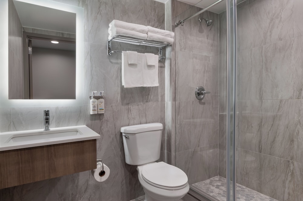 holiday inn express and suites bronx nyc an ihg hotel