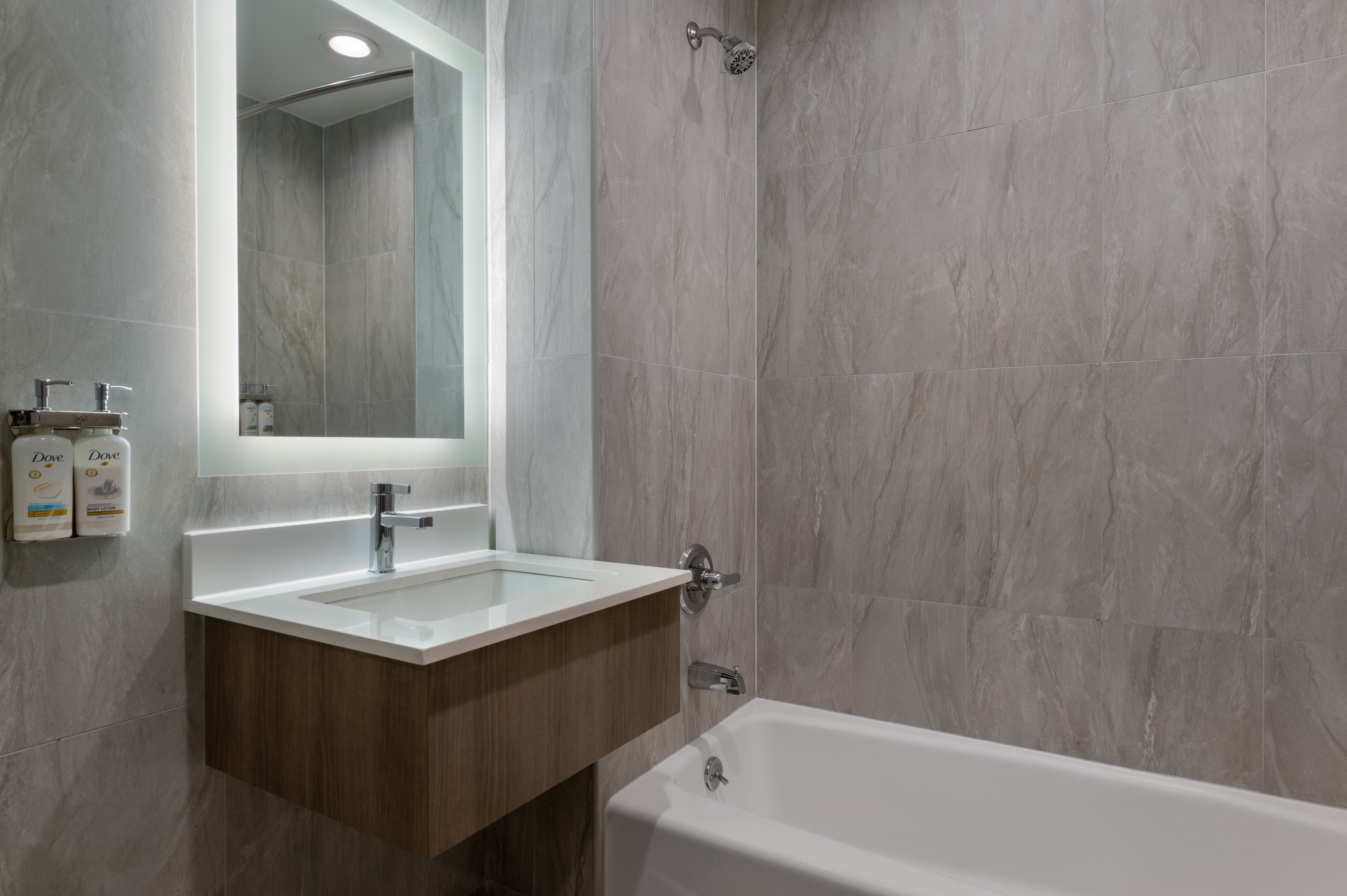 holiday inn express and suites bronx nyc an ihg hotel