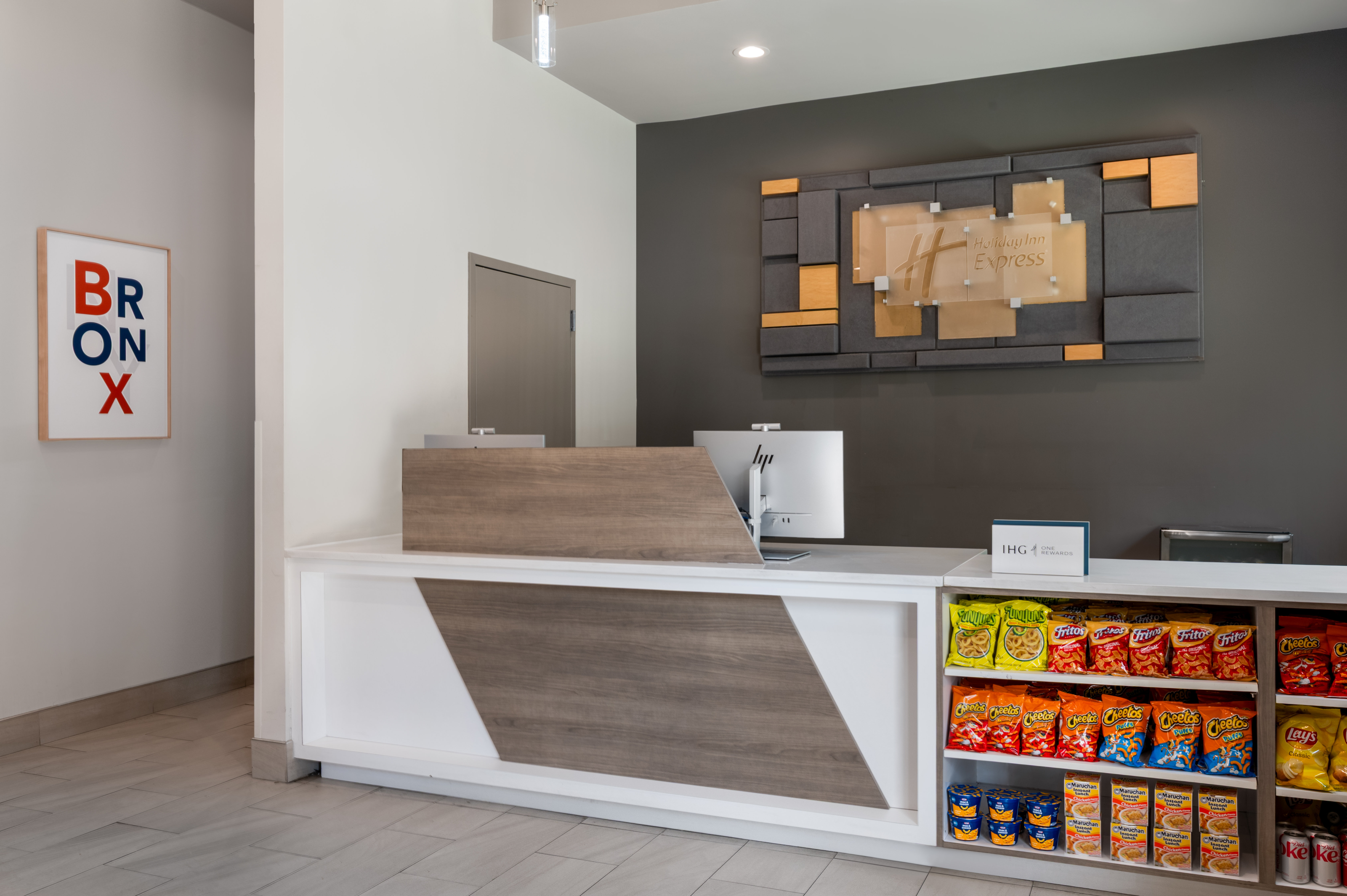 holiday inn express and suites bronx nyc an ihg hotel