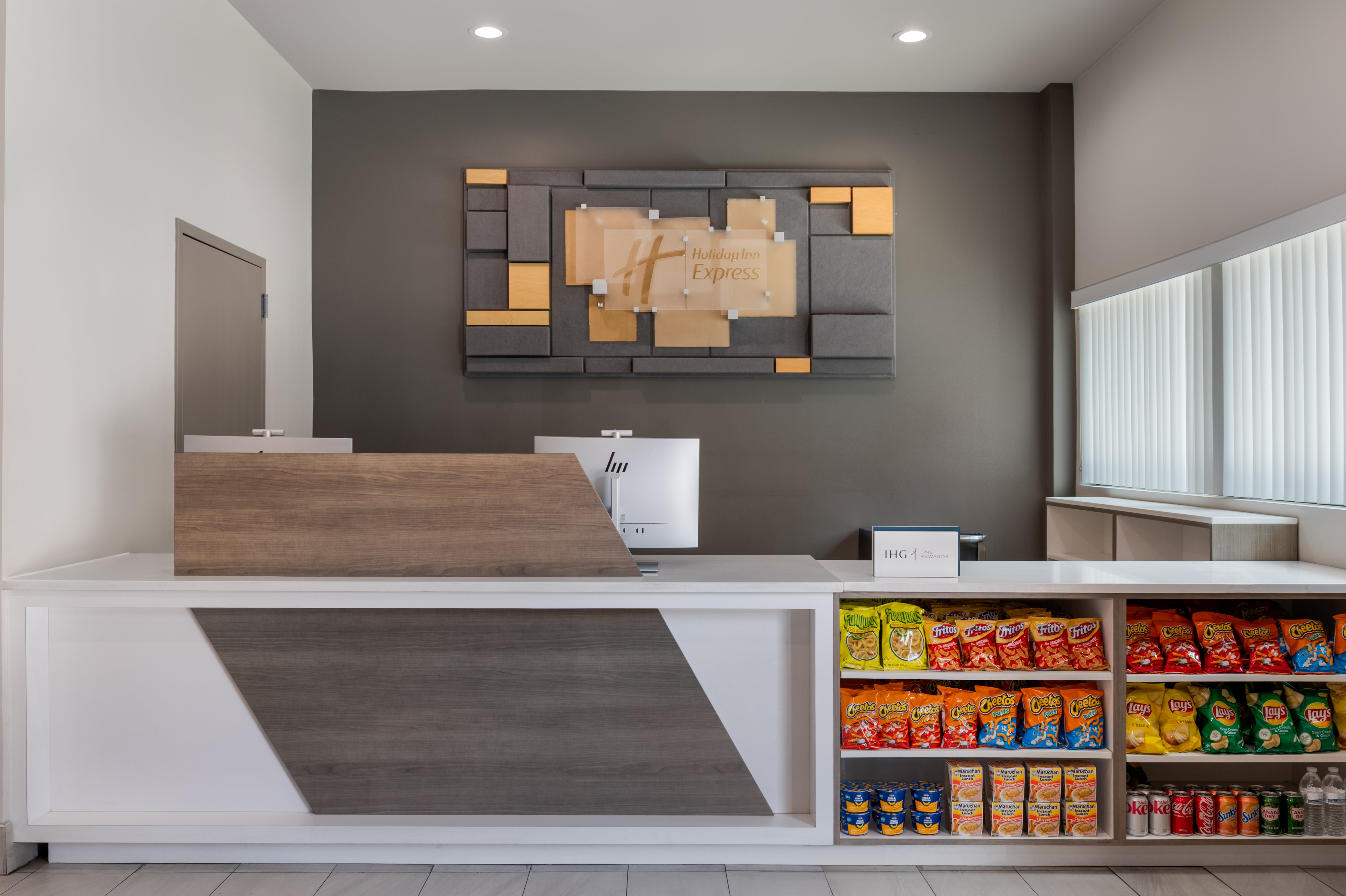 holiday inn express and suites bronx nyc an ihg hotel