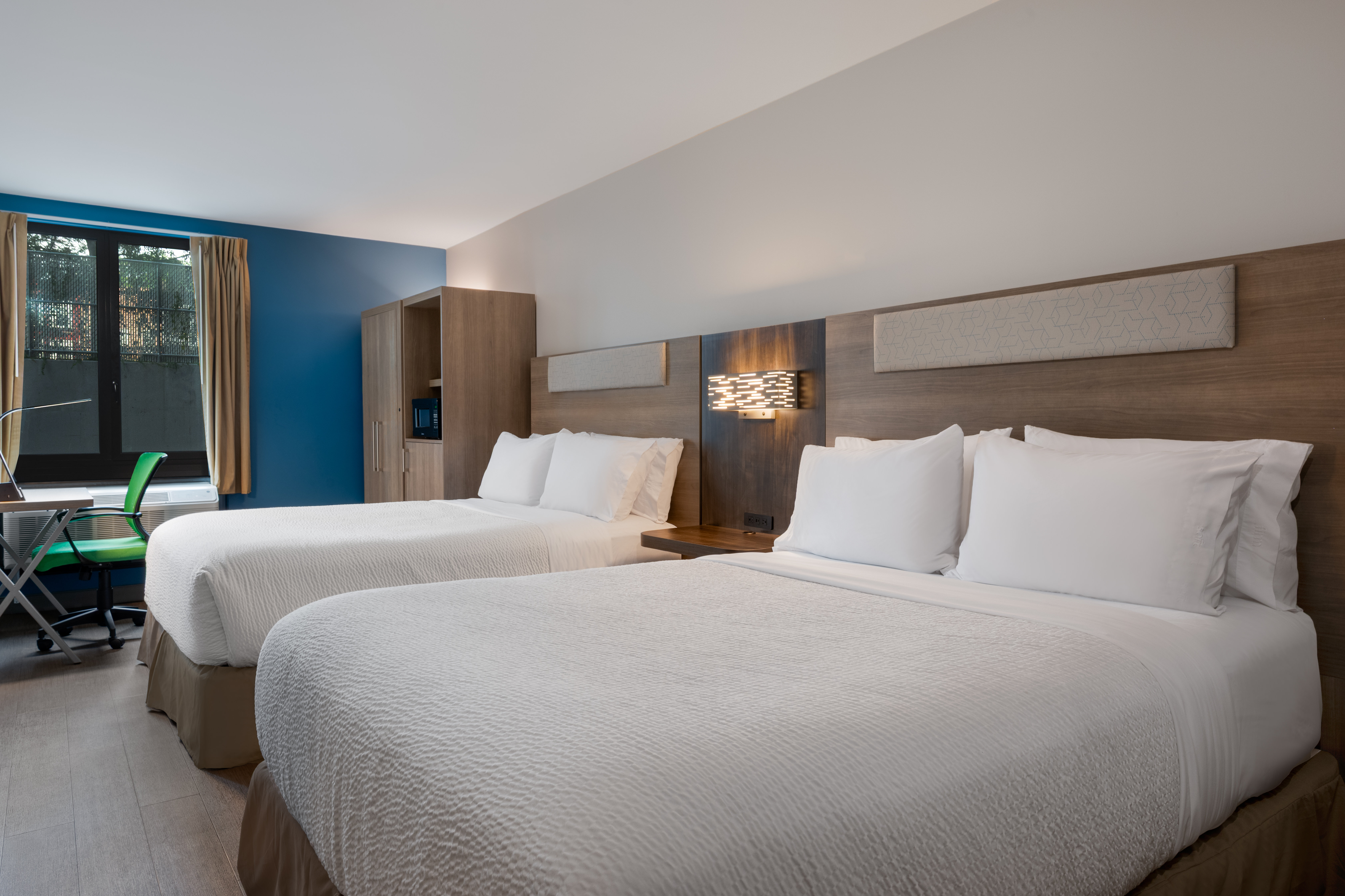 holiday inn express and suites bronx nyc an ihg hotel