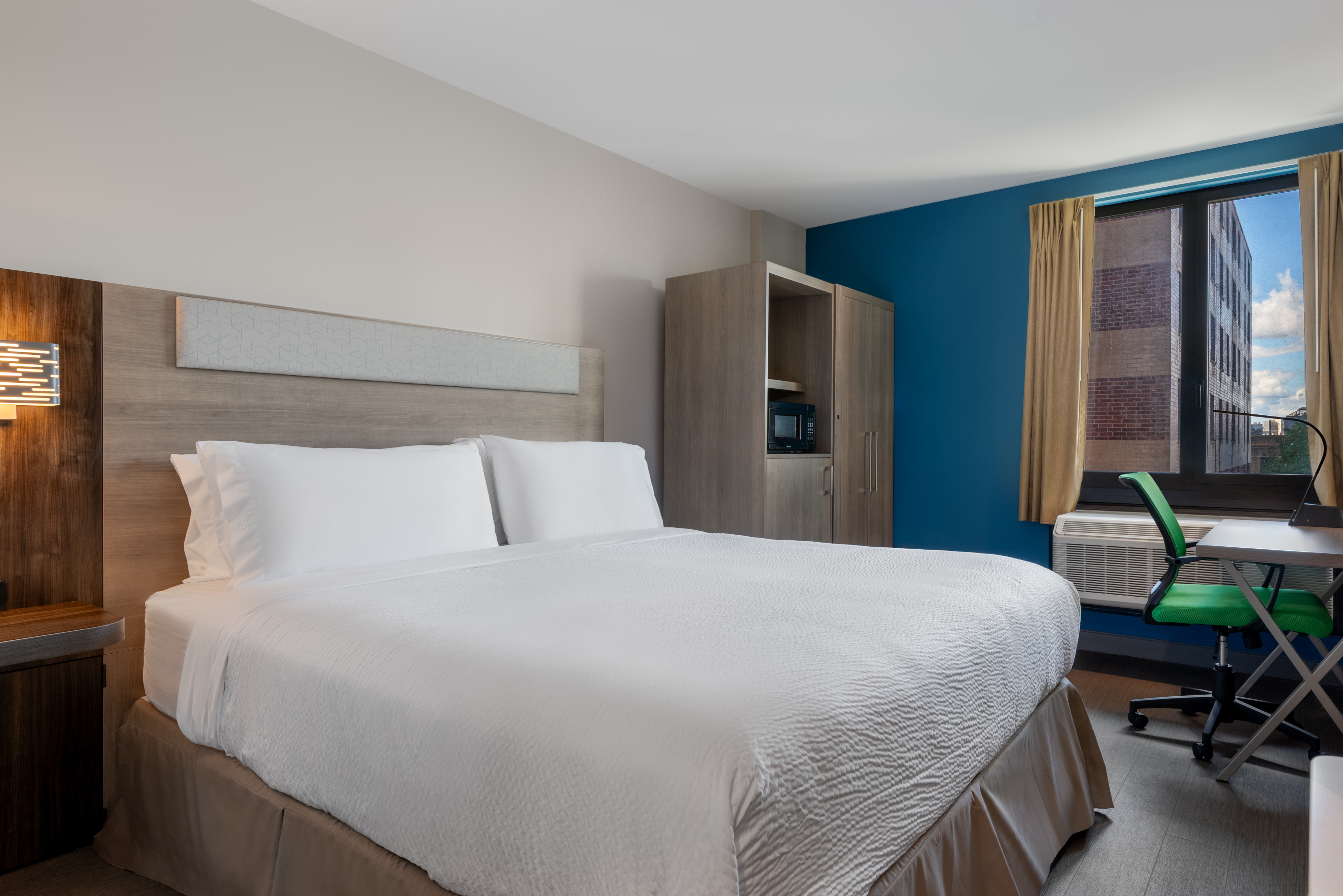 holiday inn express and suites bronx nyc an ihg hotel