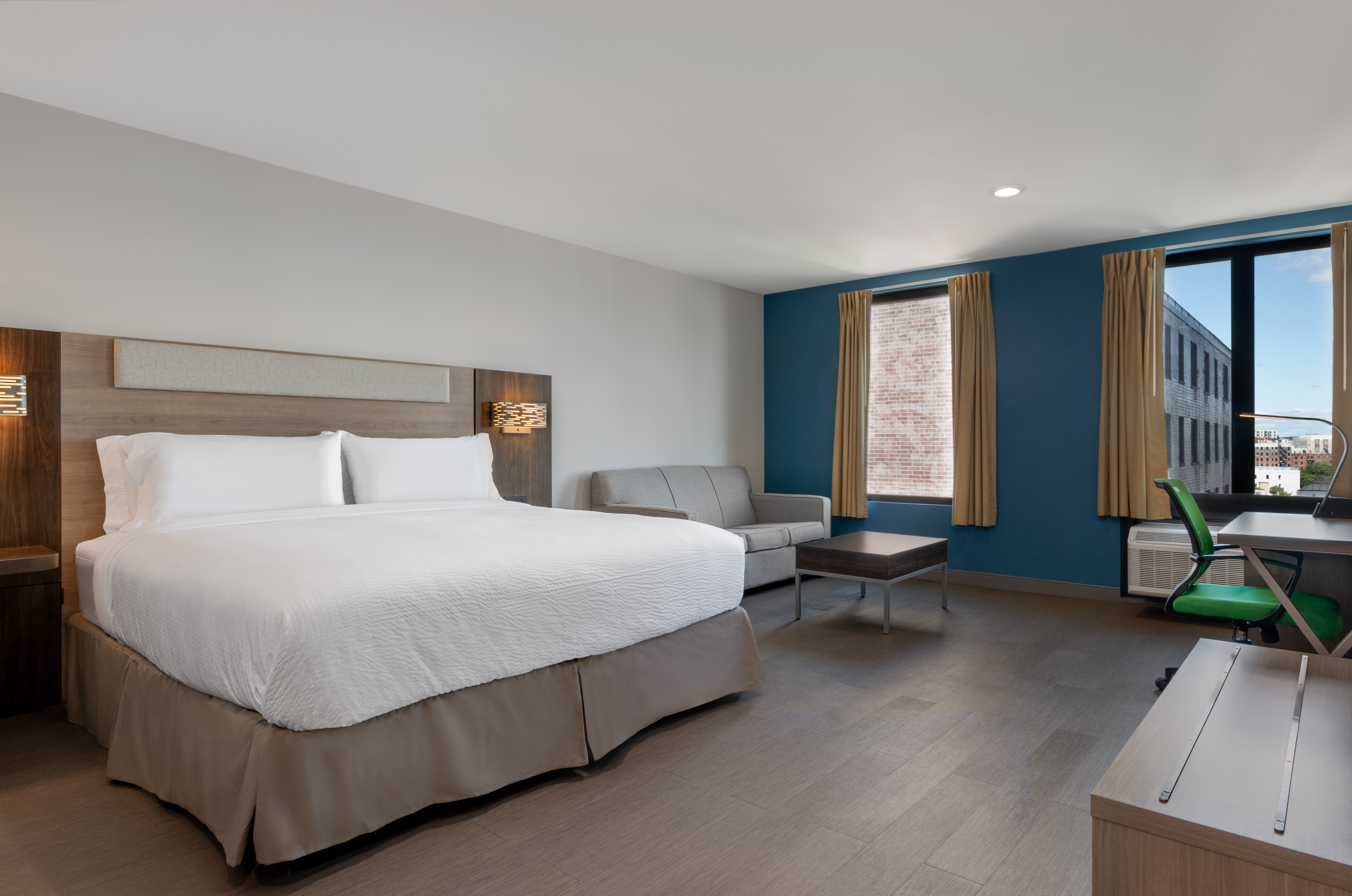 holiday inn express and suites bronx nyc an ihg hotel