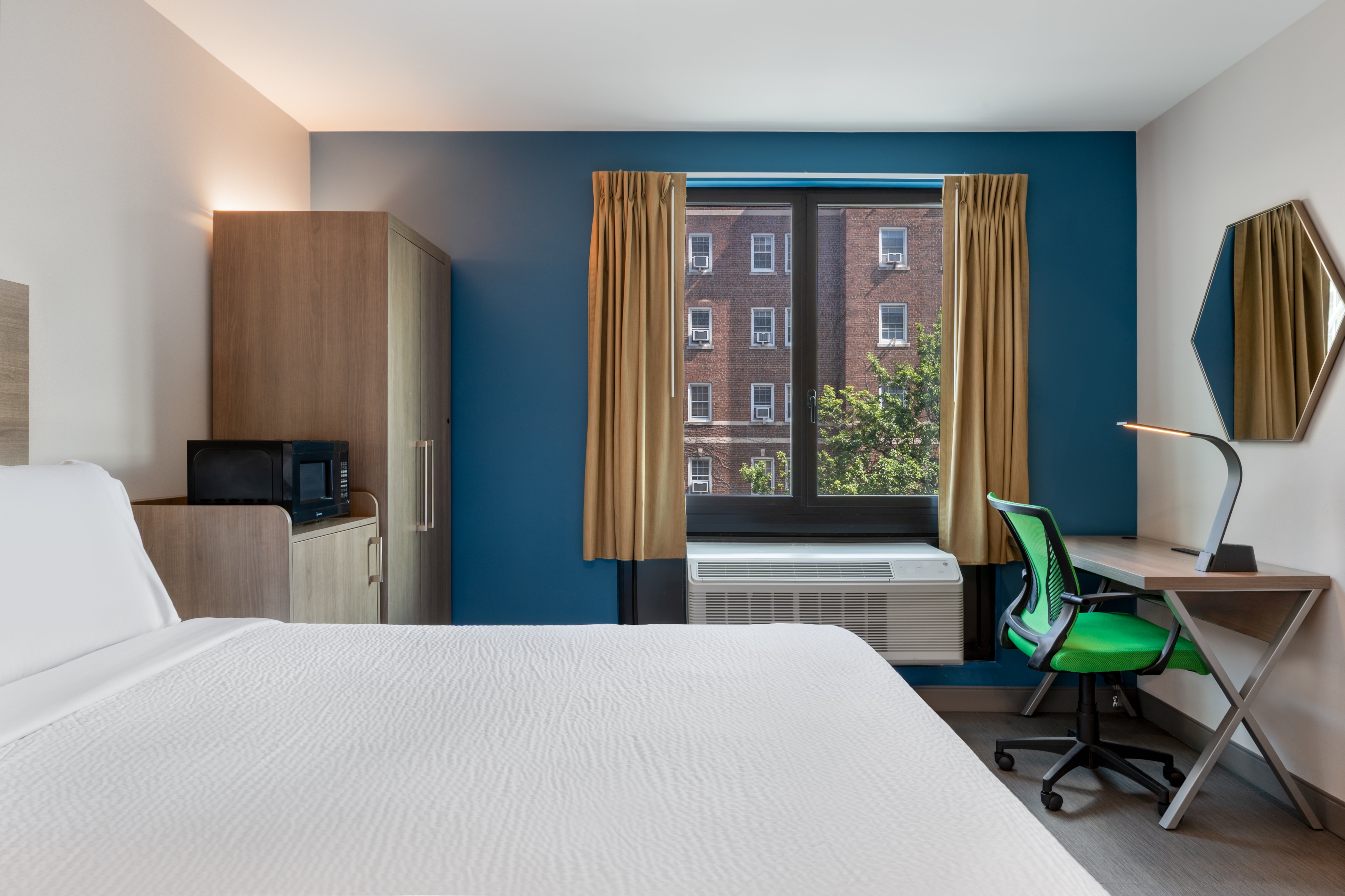 holiday inn express and suites bronx nyc an ihg hotel
