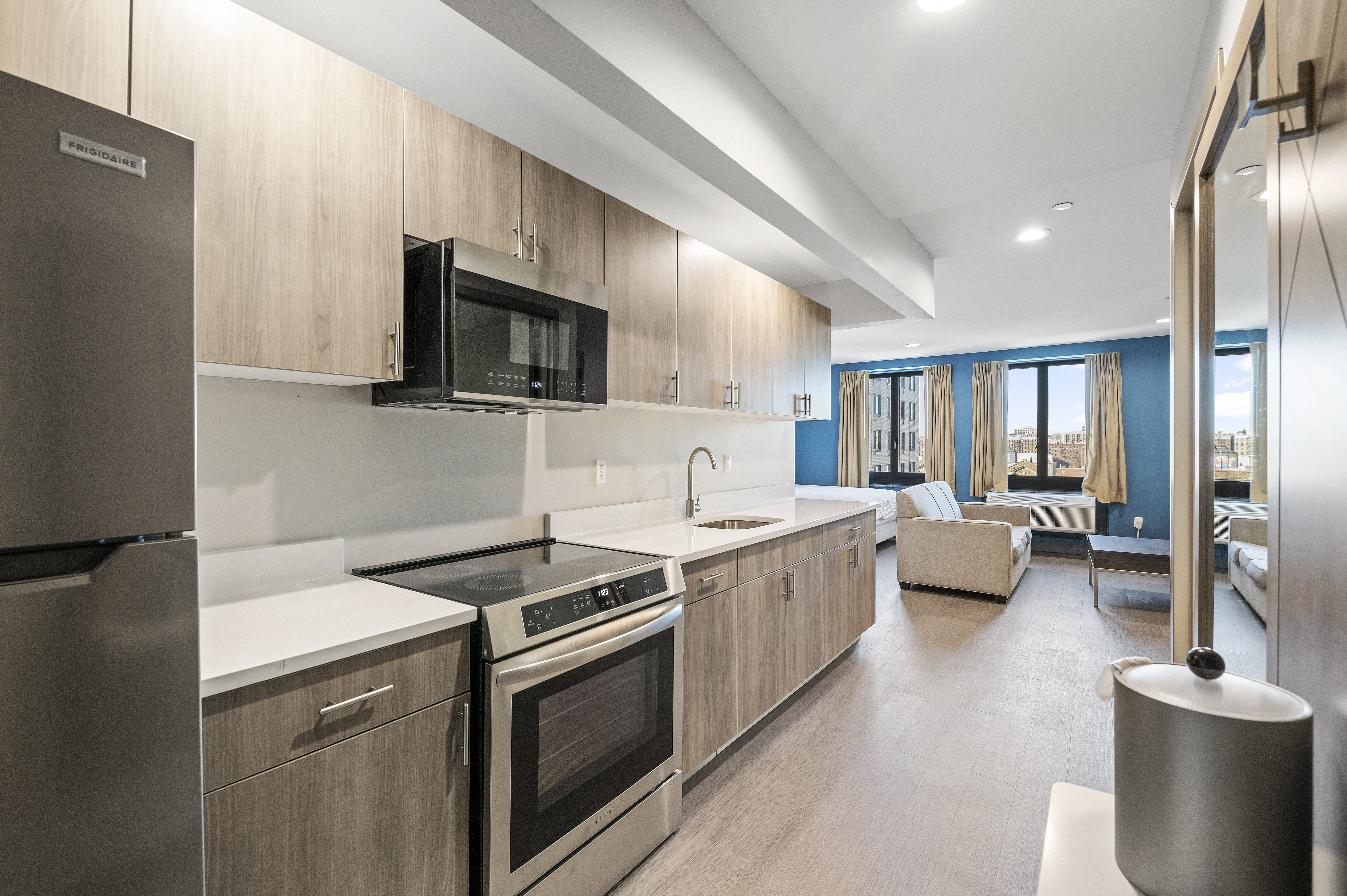 holiday inn express and suites bronx nyc an ihg hotel