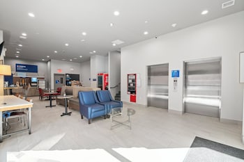 Holiday Inn Express And Suites Bronx Nyc, An Ihg Hotel,New York>>Bronx,2.5 star