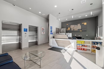 Holiday Inn Express And Suites Bronx Nyc, An Ihg Hotel,New York>>Bronx,2.5 star