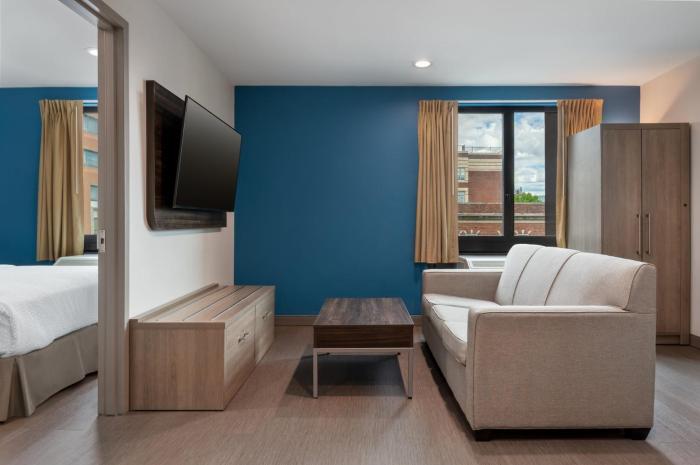 holiday inn express and suites bronx nyc an ihg hotel