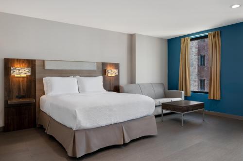 holiday inn express and suites bronx nyc an ihg hotel