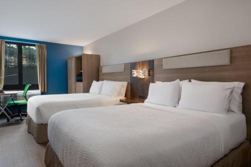 holiday inn express and suites bronx nyc an ihg hotel