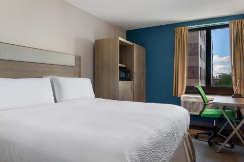 holiday inn express and suites bronx nyc an ihg hotel