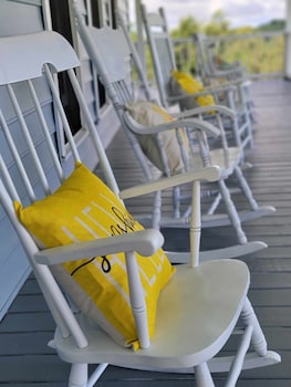 Moonlight Manor Bed And Breakfast,United States Of America>>Floyd,2 star