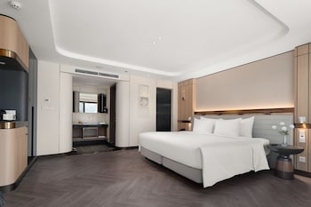 essence grand halong bay cruise