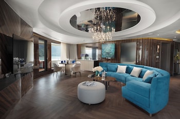 essence grand halong bay cruise
