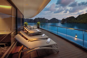 essence grand halong bay cruise