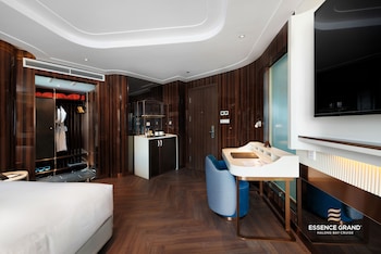 essence grand halong bay cruise