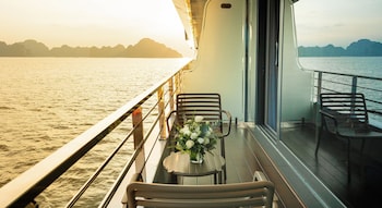 essence grand halong bay cruise