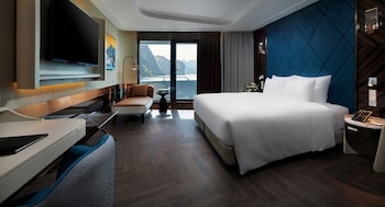 essence grand halong bay cruise