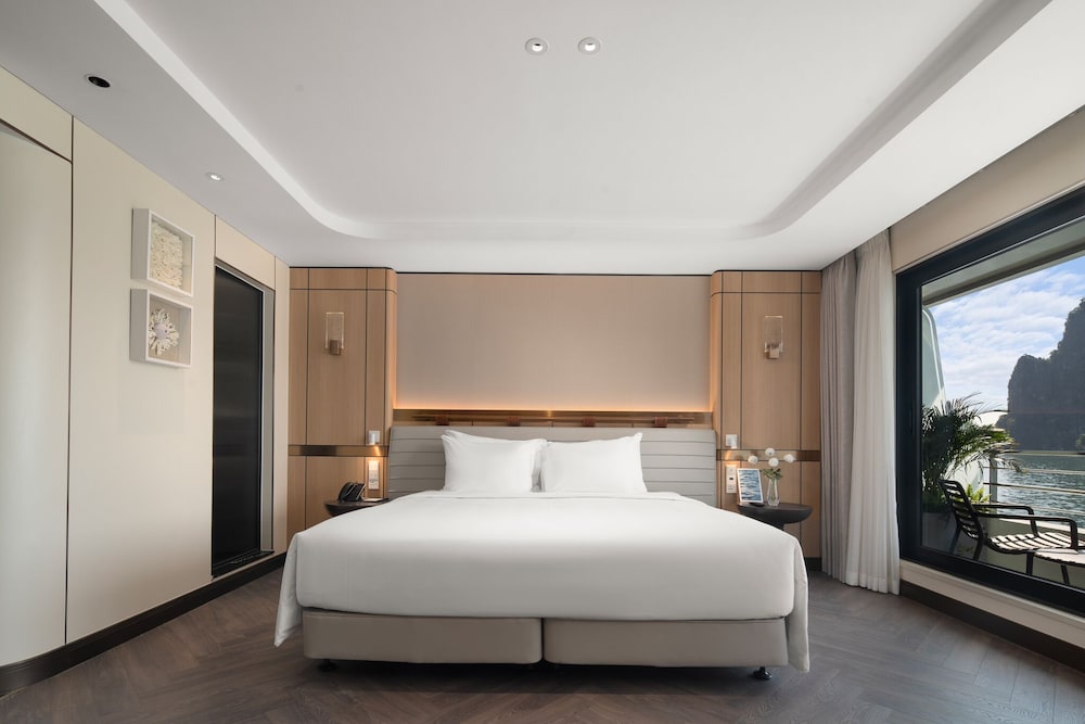 essence grand halong bay cruise