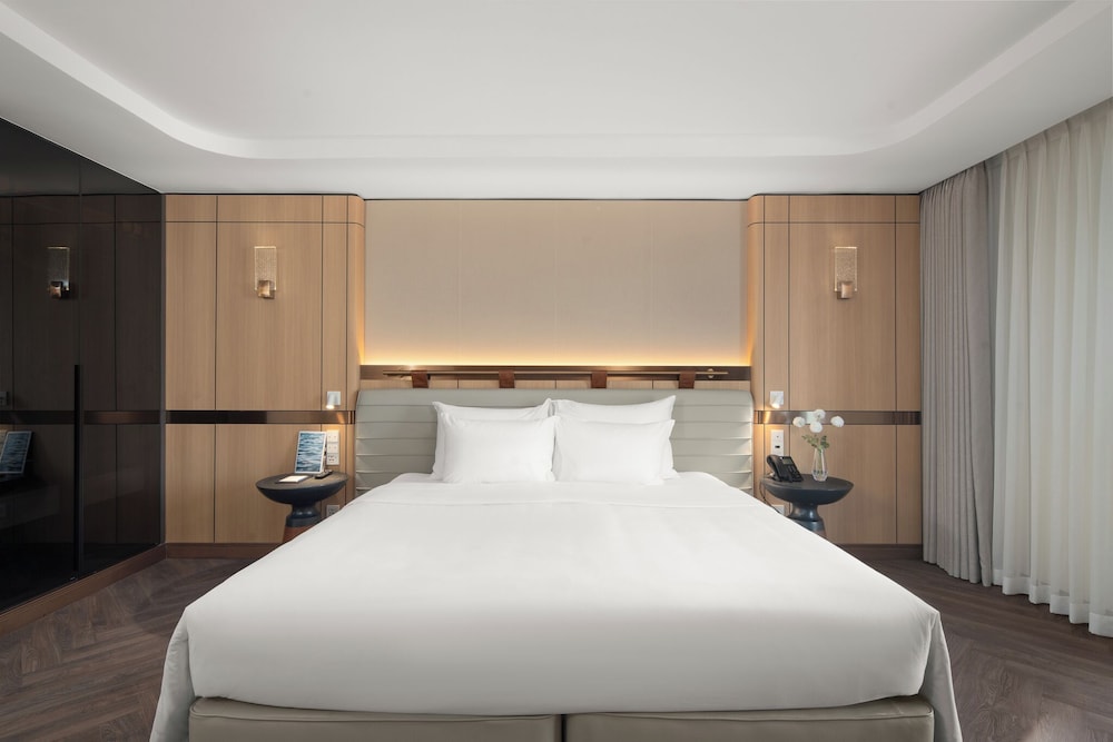 essence grand halong bay cruise