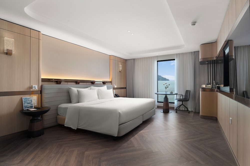 essence grand halong bay cruise