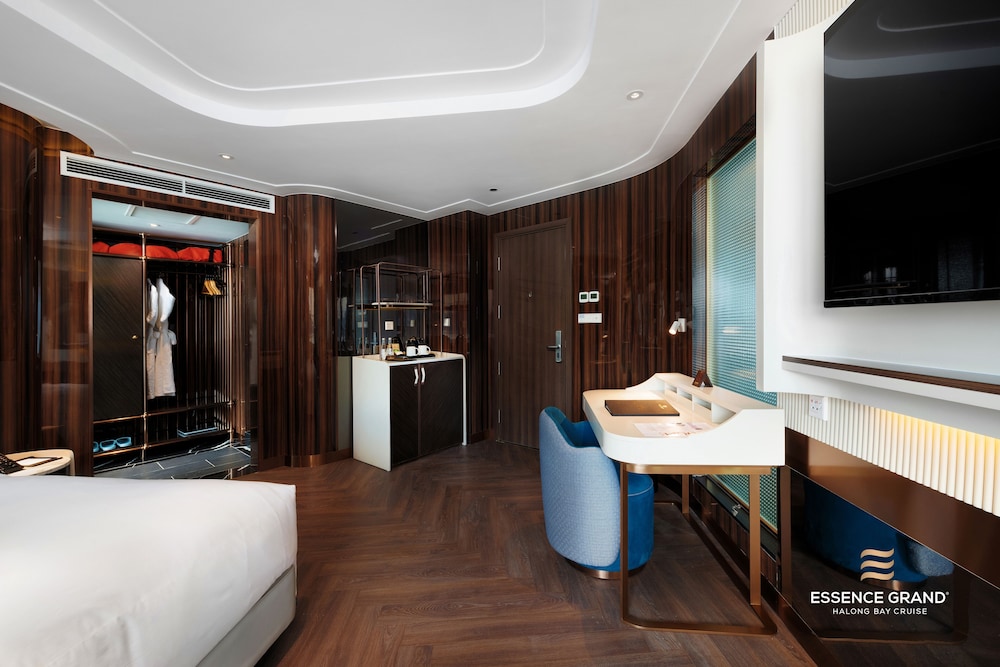 essence grand halong bay cruise