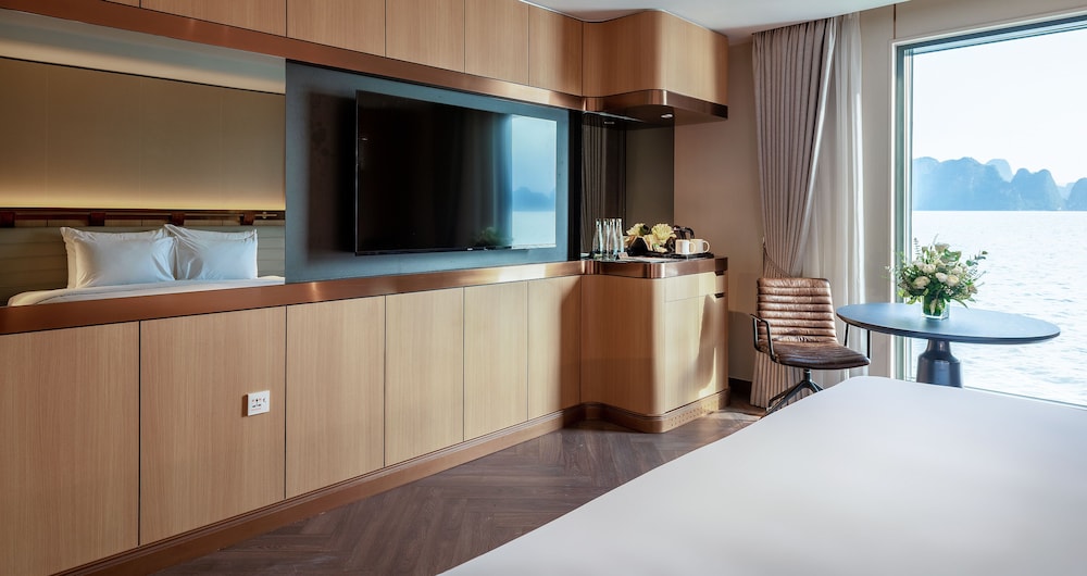 essence grand halong bay cruise