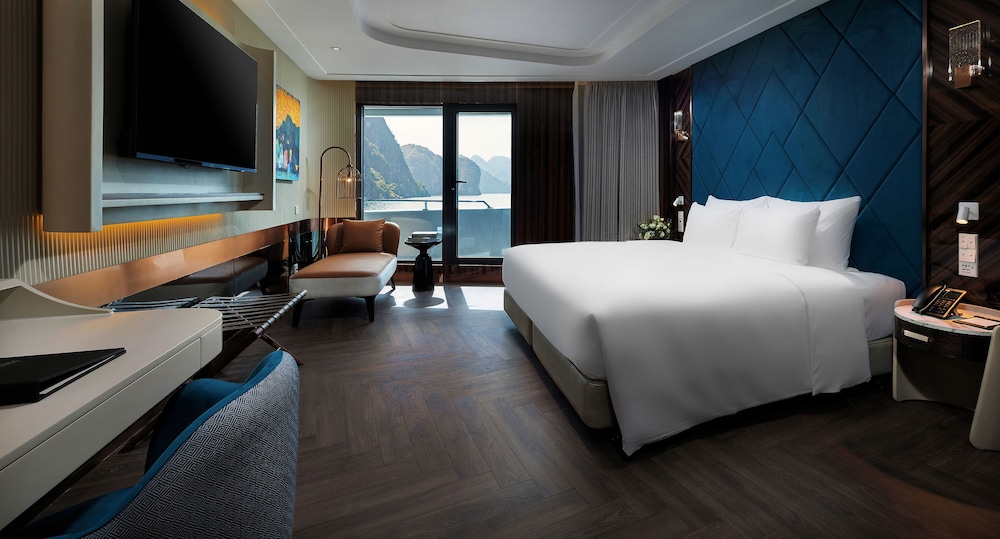 essence grand halong bay cruise