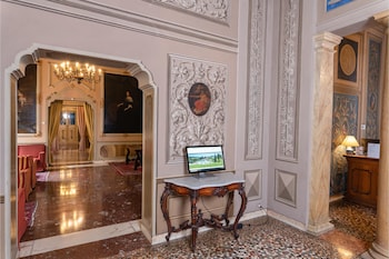 phi hotel canalgrande