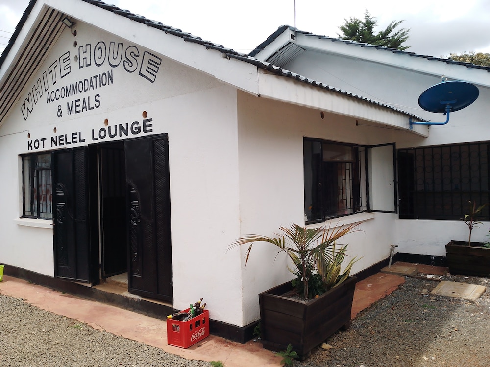 white house lounge and guest house